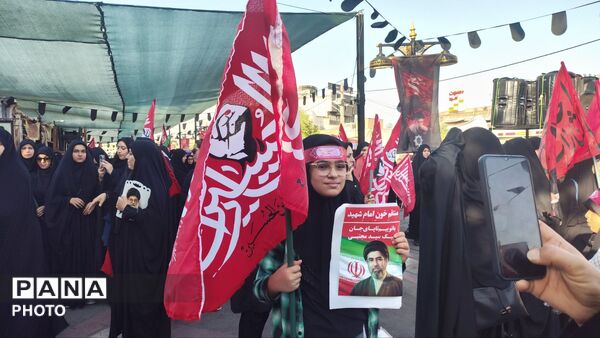 «باید برخاست» در اراک طنین‌انداز شد؛ پیام حماسه رهبر شهید به نسل نوجوان رسید