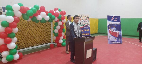 توزیع بسته‌های نوشت افزار ویژه دانش‌آموزان کم برخوردار در باخرز 