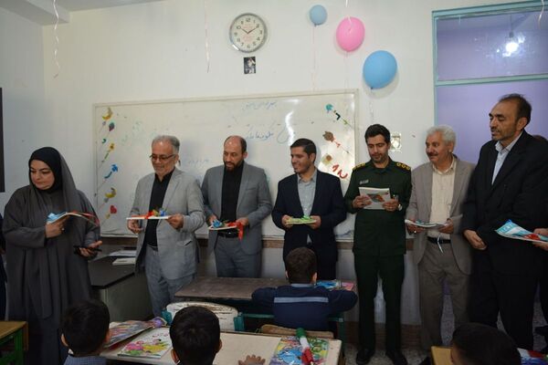 برگزاری جشن شکوفه‌های کلاس اولی دربهارستان‌دو