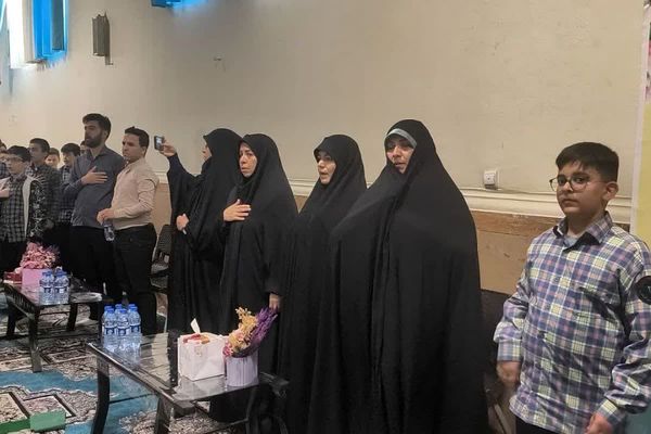 طنینِ نیایش در مدرسه
