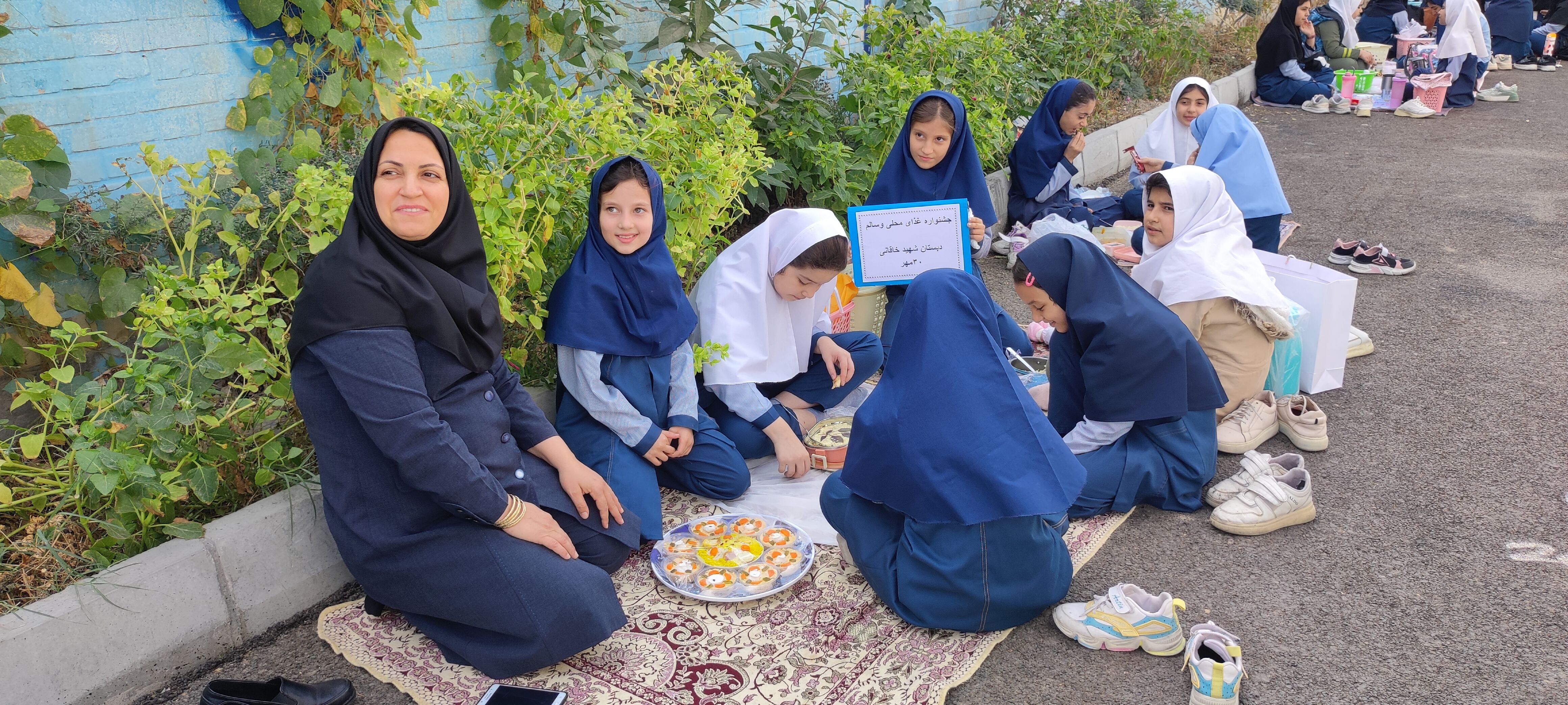 جشنواره غذای محلی و سالم در دبستان شهید خاقانی شهرستان شیروان