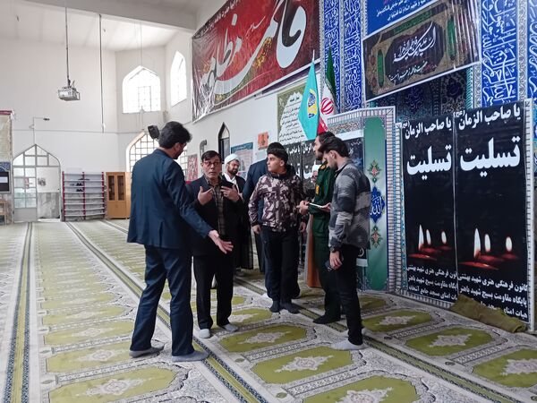 حضور دانش‌آموزان دبیرستان فاطمه الزهرا(س) و کوثر در نماز جمعه