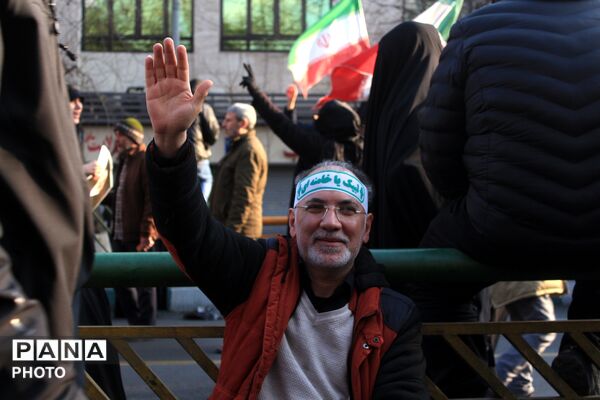 بیعت مردم تهران با سومین رهبر انقلاب