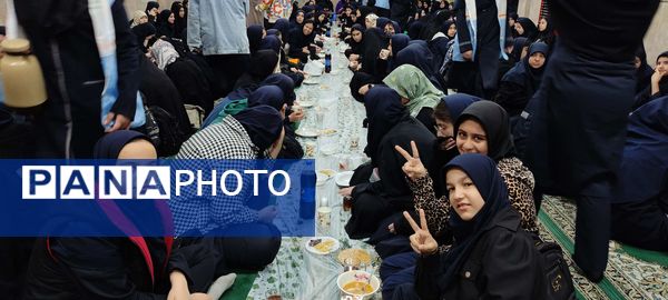 ضیافت افطاری ماه مبارک رمضان در دبیرستان پژمان بختیاری ناحیه یک مشهد 