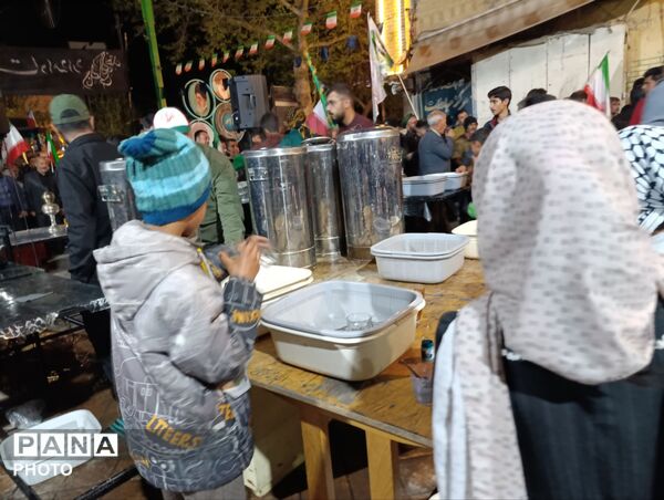 موکب های چایخانه برپا شده در حسینیه امام  خمینی(ره) 