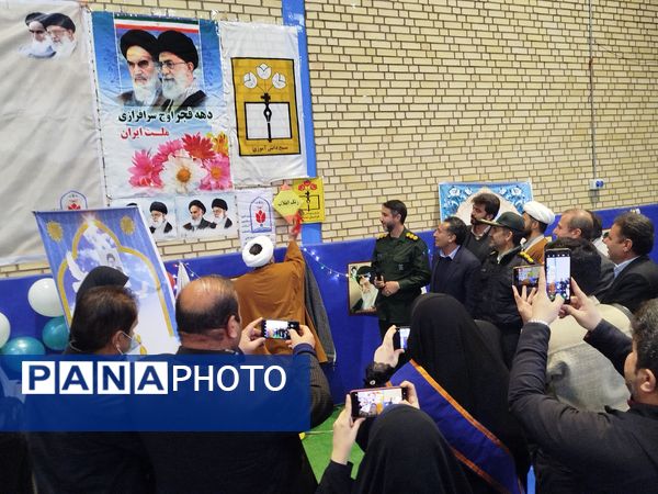 آیین نواختن زنگ انقلاب اسلامی در آموزشگاه رضوان آشخانه