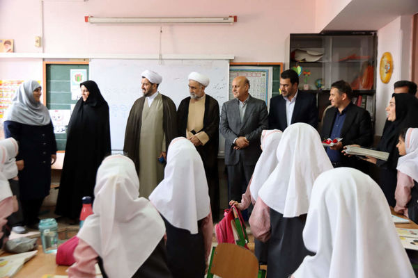 طرح سپاس معلم در مدارس شهرستان اسلامشهر با حضور مسئولین شهرستان