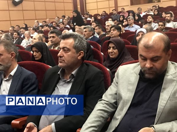 همایش تجلیل از مدیران و کارکنان نمونه شهرستان محمودآباد 