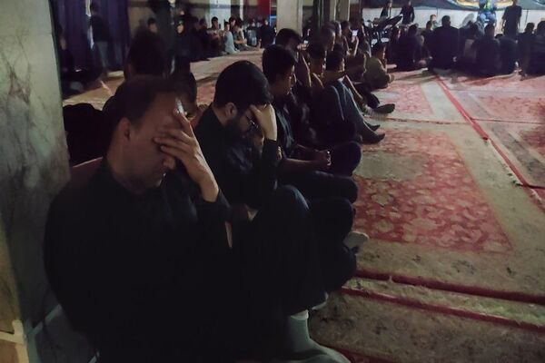 مراسم عزاداری آقا ابا عبدالله الحسین (ع) در شب عاشورا حسینی در شهر بار 