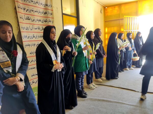مراسم تشییع و استقبال از شهید گمنام در مدارس شهرستان سروستان