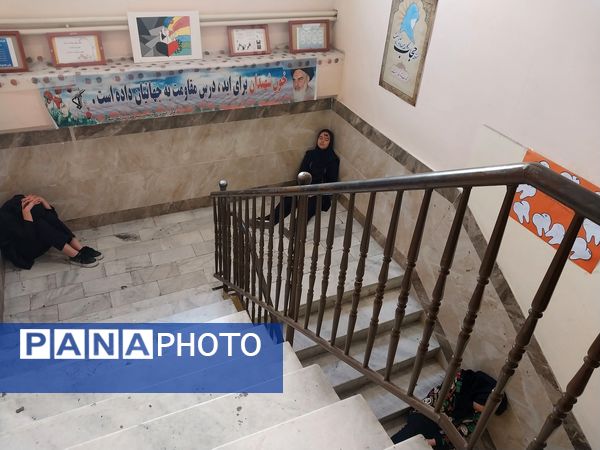 اجرای طرح مانور زلزله در دبیرستان سرافرازان