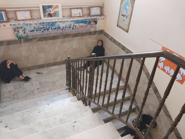 اجرای طرح مانور زلزله در دبیرستان سرافرازان