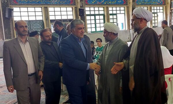رزمایش اهدا لوازم التحریر به دانش‌آموزان در قائمشهر