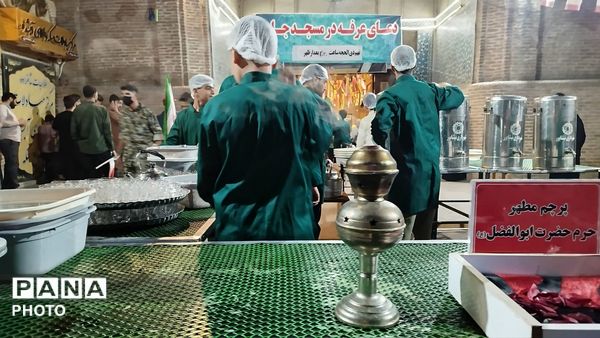 گذری بر غرفه دهه نودی ها و چایخانه حضرت زهرا(س)
