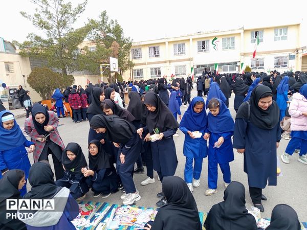 برپایی بازارچه دانش آموزی در دبیرستان شاهد هاجرشهرستان کاشمر