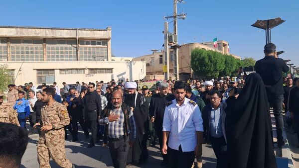 تشییع باشکوه شهید گمنام با بدرقه پرشور دانش‌آموزان
