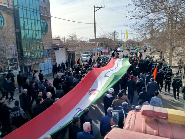 حضور باشکوه مردم کندر در راهپیمایی ۲۲ بهمن