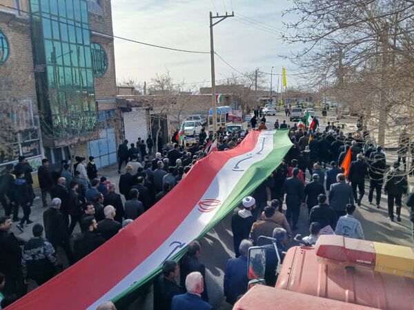 حضور باشکوه مردم کندر در راهپیمایی ۲۲ بهمن
