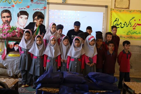 بازدید مدیرکل آموزش و پرورش استان یزد از آموزشگاه شهید نواب صفوی بهاباد