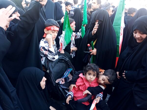 خیرش عظیم ملت یکپارچه ایران علیه عناصر تخریبگر و تروریست مسلح در مشهد مقدس