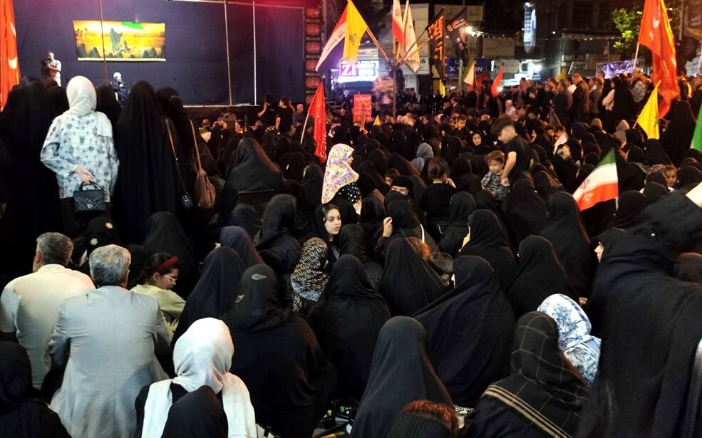مراسم عزاداری محرم در میدان ۲۲ بهمن هر شب برگزار می شود 