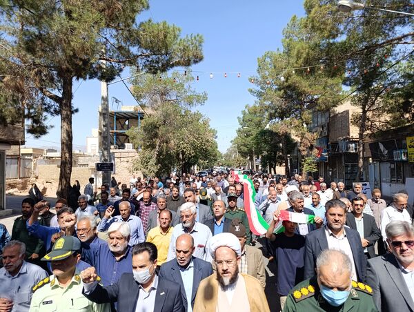 خلیل اباد همگام با ملت ایران فریاد خشم و نصر در نماز جمعه طنین انداز شد
