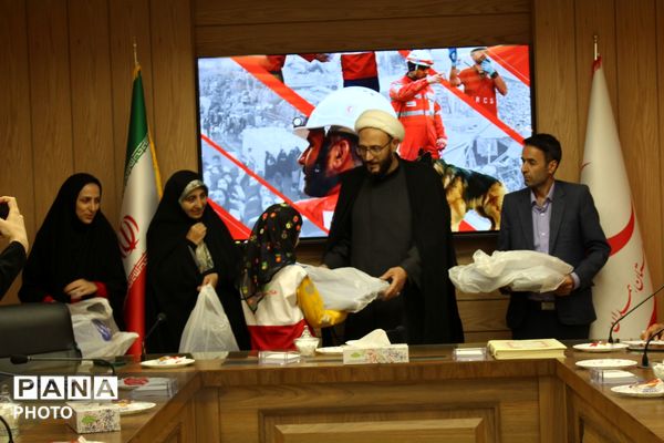 افتتاح خانه هنرمندان جمعیت هلال احمر همدان با هدف جذب هنرمندان شاخص