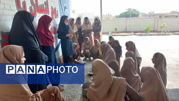 برگزاری روز آزمایشگاه در دبیرستان زینبیه فین