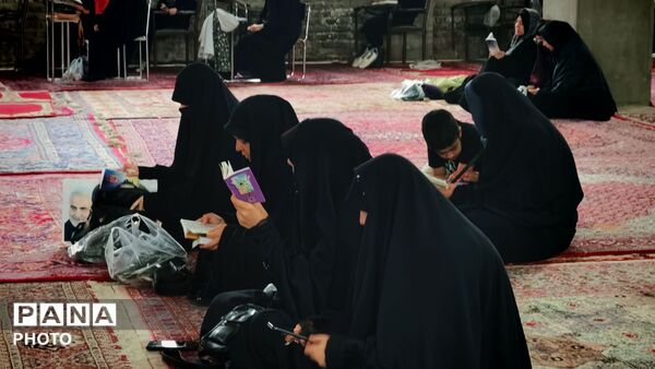 مراسم قرائت زیارت عاشورا در مسجد جامع