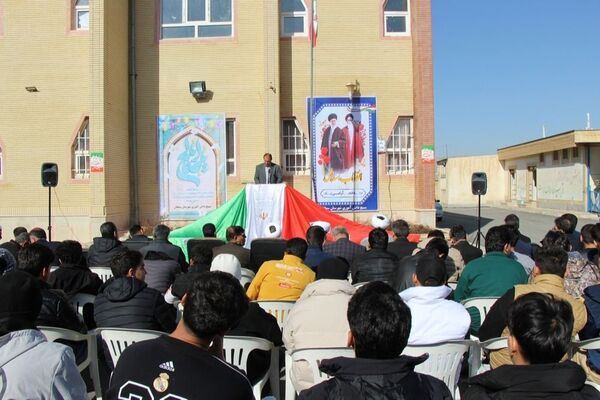 طنین زنگ انقلاب در هنرستان فارابی؛ آغاز شور و جشن دهه فجر در شهرستان سملقان