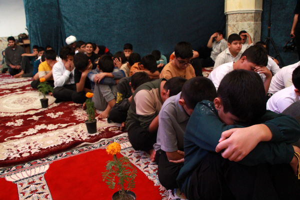 حضور خادمان رضوی در اعتکاف دانش‌آموزی فهرج