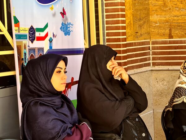 آئین نواختن زنگ مهر در دبیرستان دخترانه فرهنگ ۱۳ 