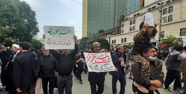 حضور پرشور مردم در تشییع پیکر مطهر رئیس جمهور و یاران همراه در مشهد مقدس
