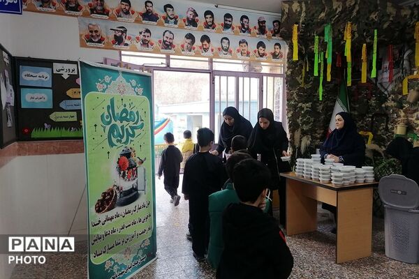محفل انس با قرآن کریم در مدارس نامجو و آرمینه مصلی نژاد ناحیه دو شهرری 
