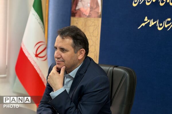 نشست خبری مدیر آموزش‌وپرورش شهرستان اسلامشهر با اصحاب رسانه نوجوان