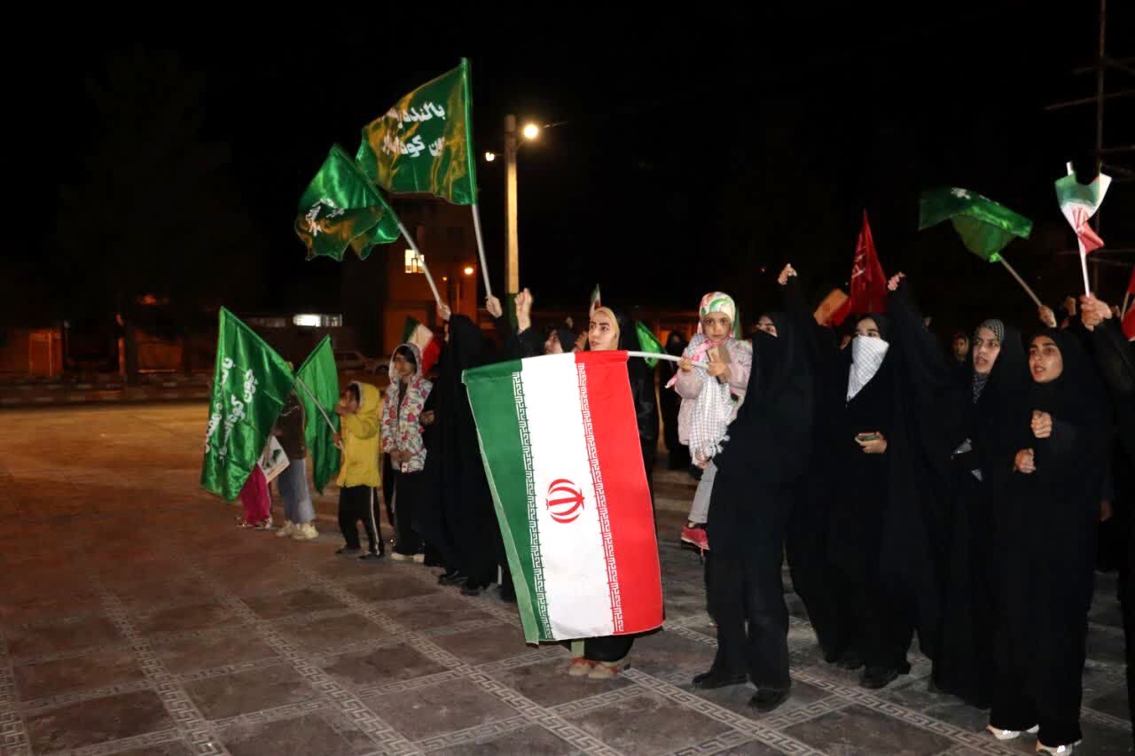 راهپیمایی باشکوه شبانگاهی در کوهنانی و اعلام حمایت مردم از رهبر انقلاب اسلامی  