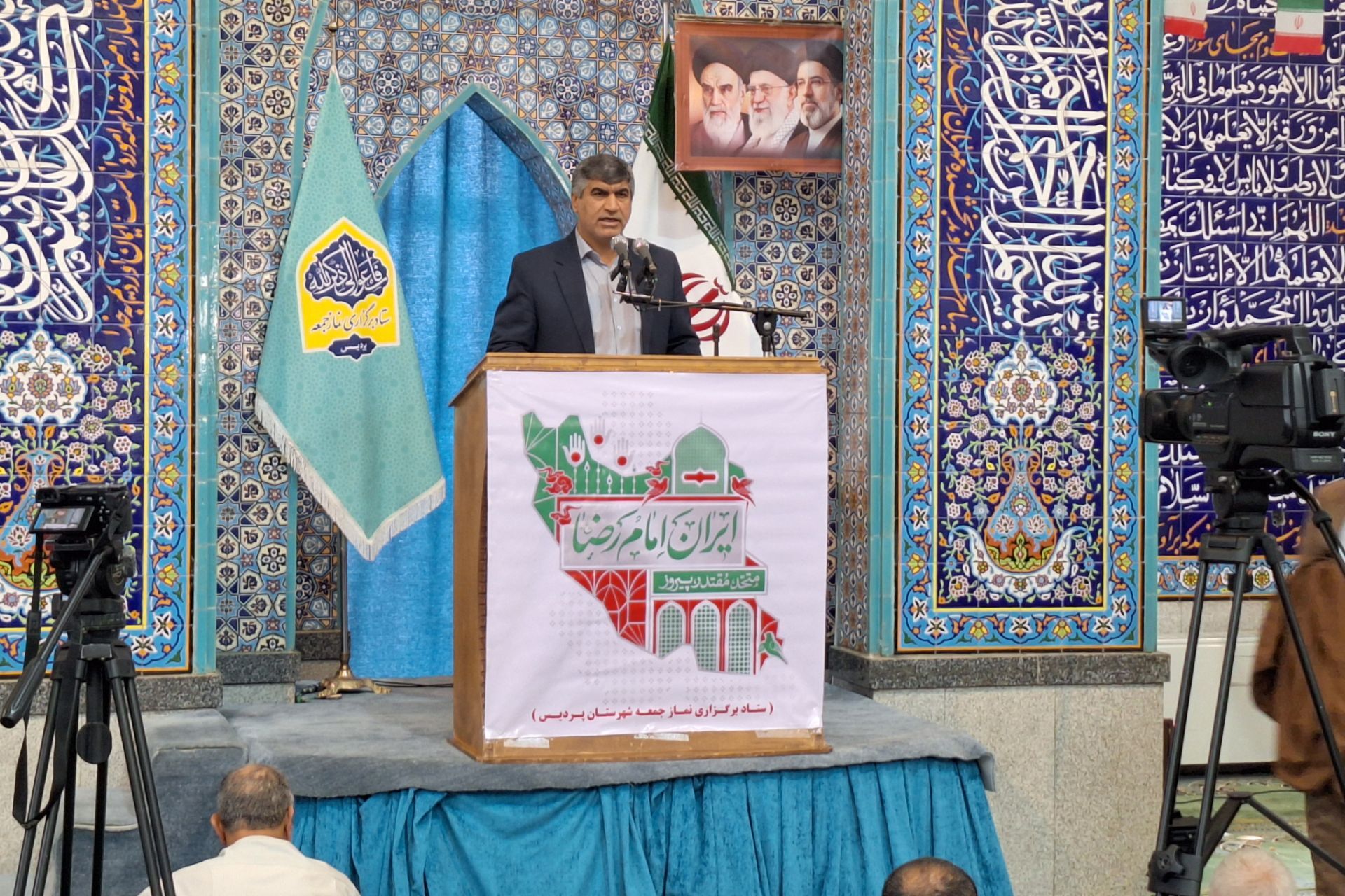 معلم فقط درس نمی‌دهد؛ روح انسان را صیقل می‌دهد