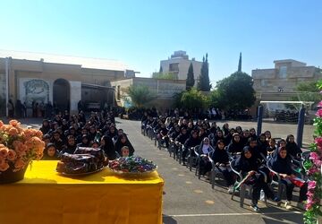 جشن جوانه‌ها در دبیرستان هیأت امنایی پویش ناحیه سه شیراز 