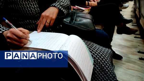 کارگاه آموزشی ویژه والدین با محوریت ارتباط موثر با نوجوانان در نیشابور