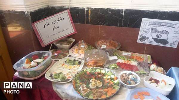 جشنواره غذای سالم با مشارکت دانش‌آموزان در دبیرستان نمونه اندیشه کاشمر