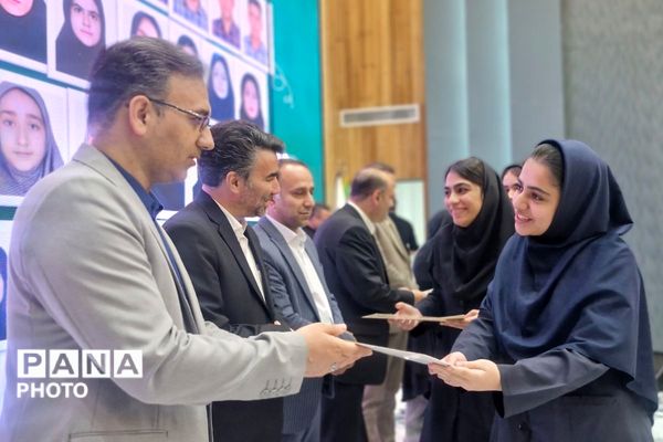 درخشش ستارگان ورامین در آیین تجلیل از نخبگان آموزشی