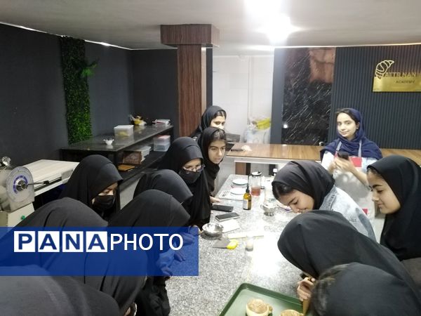 بازید دانش آموزان از مجموعه عطرنان