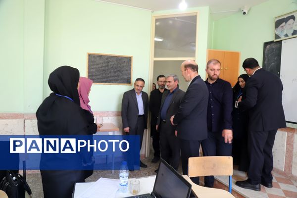 بازدید معاون حقوقی و امور مجلس وزیر آموزش و پرورش از حوزه ارزیابی پذیرفته شدگان کیفیت‌بخشی در آموزشگاه عفتیه تبریز