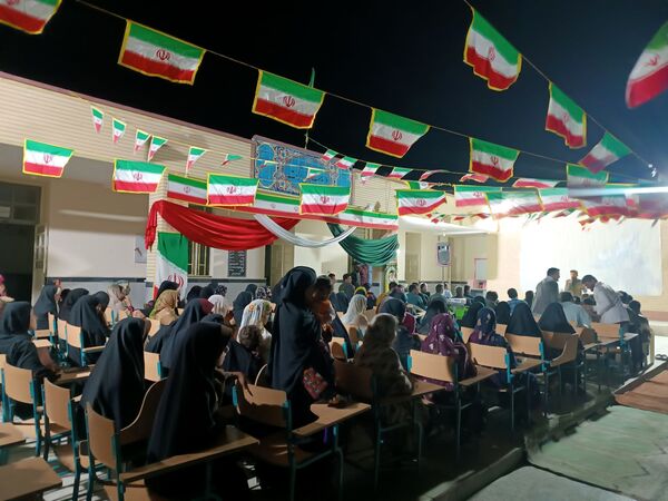 برگزاری جشن دهه فجر در مدرسه راهیان ولایت بشاگرد