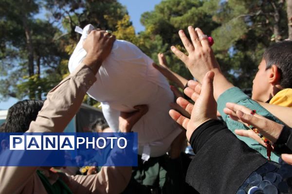 تشییع و خاکسپاری شهید گمنام در باغ جنت شیراز