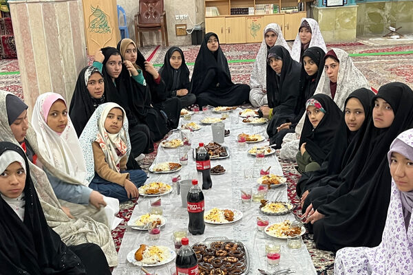اعتکاف دختران دانش‌آموز شهر سورمق