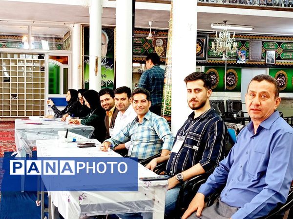 حضور گسترده مردم کاشمر در پای صندوق‌های رأی