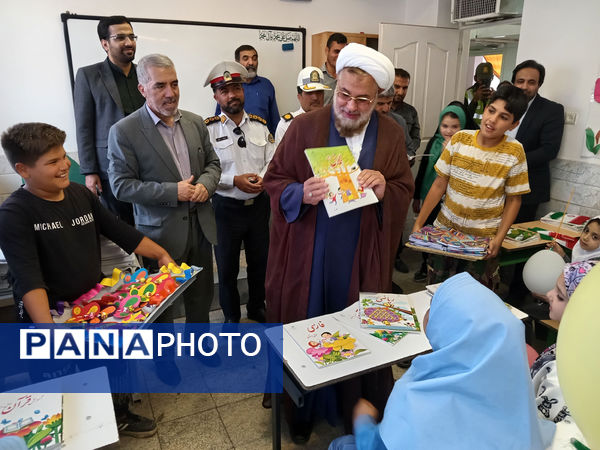 حضور مسئولان شهرستان جعفرآباد قم در دبستان حضرت زینب(س)