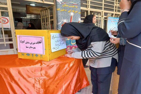 جوانه های دموکراسی در قدس؛شور وهیجان دانش آموزان قدس در انتخابات شورای دانش آموزی