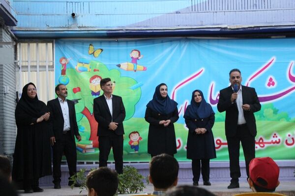 جشن شکوفه‌ها در دبستان منوچهر رزاقی ناحیه۳ مشهد